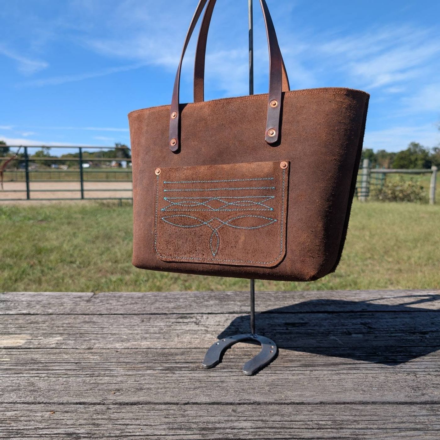 Zipper-top leather tote